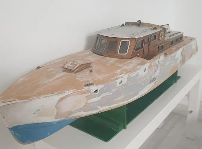 L' Escale Du Bord De *